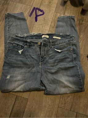 Women’s Blue Distressed High-Waist Jeans